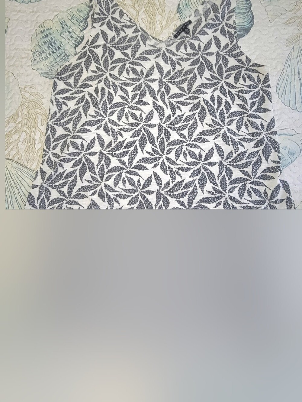 Sleeveless V-Neck Black & White Leaf Print Top